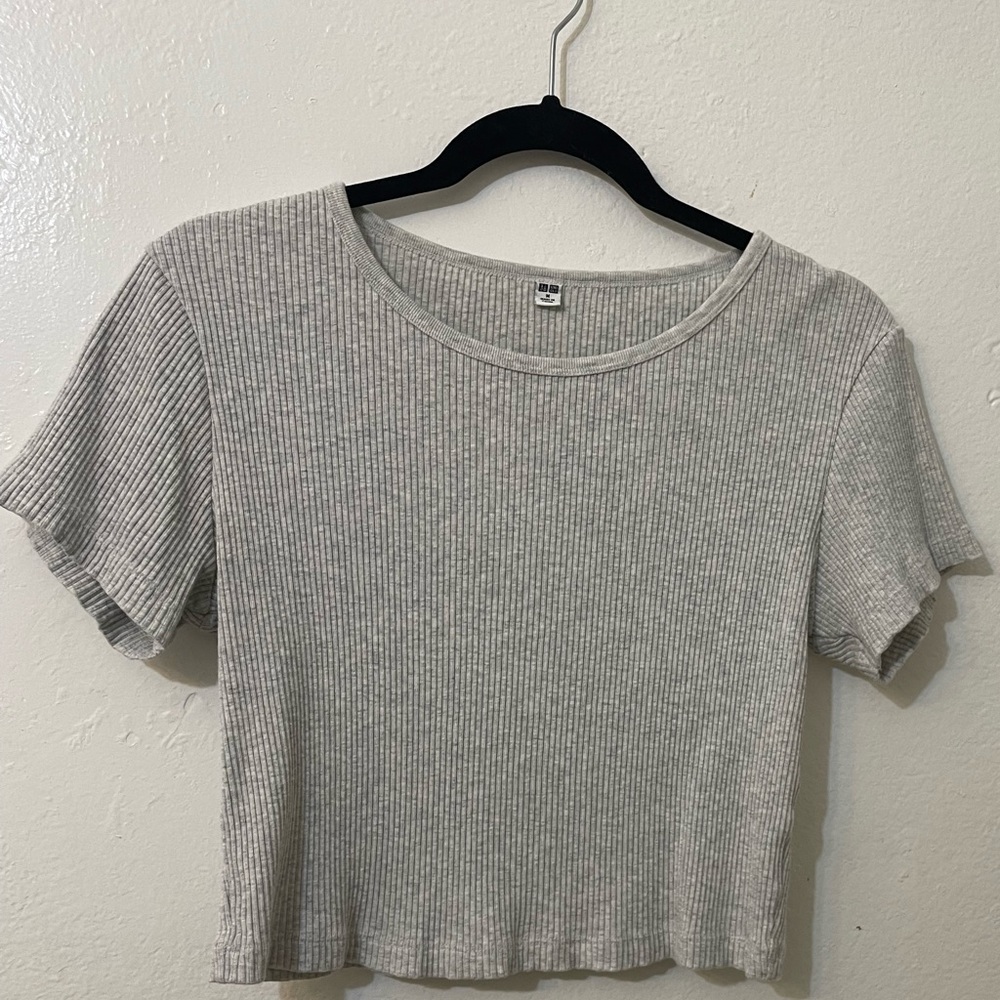 🌺Grey Ribbed Uniqlo Crop Top